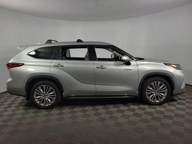 used 2020 Toyota Highlander Hybrid car, priced at $35,156