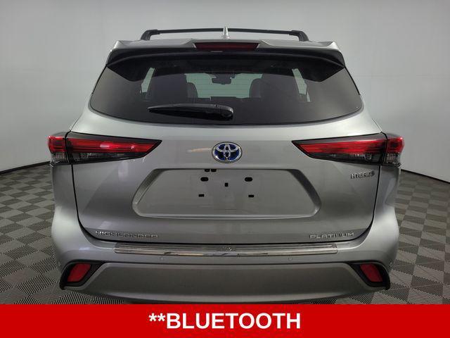 used 2020 Toyota Highlander Hybrid car, priced at $35,156