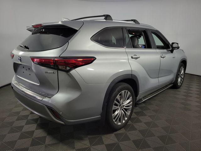 used 2020 Toyota Highlander Hybrid car, priced at $35,156