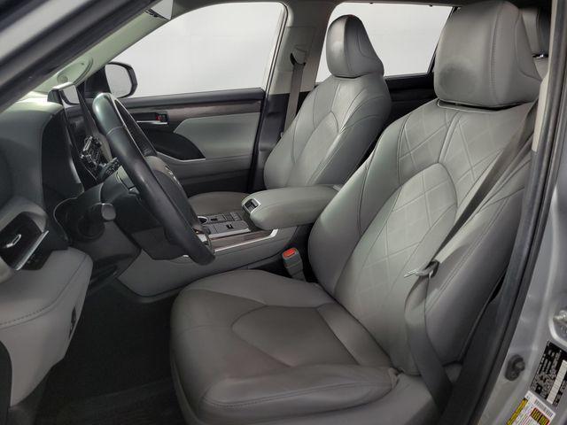 used 2020 Toyota Highlander Hybrid car, priced at $35,156