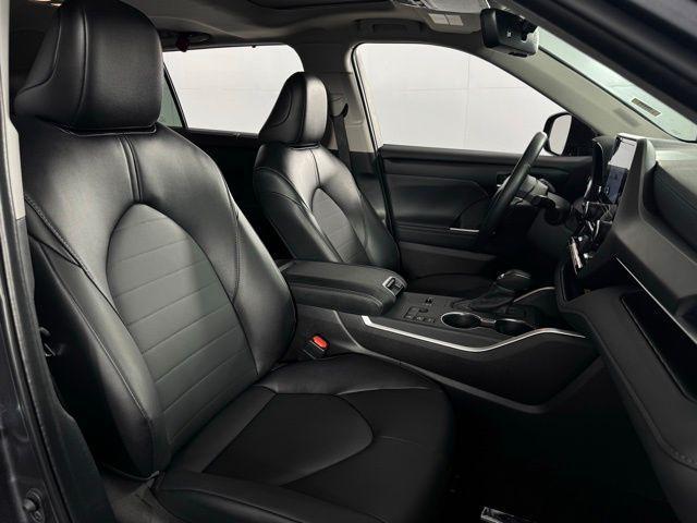 used 2025 Toyota Highlander Hybrid car, priced at $46,993