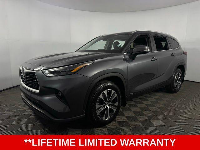 used 2025 Toyota Highlander Hybrid car, priced at $46,993