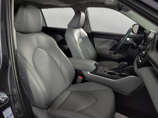 used 2022 Toyota Highlander Hybrid car, priced at $45,386