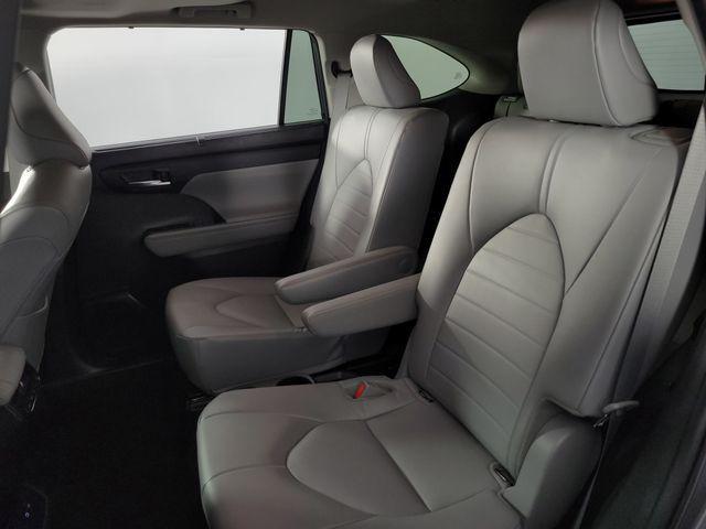 used 2022 Toyota Highlander Hybrid car, priced at $45,386