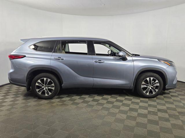 used 2022 Toyota Highlander Hybrid car, priced at $33,448