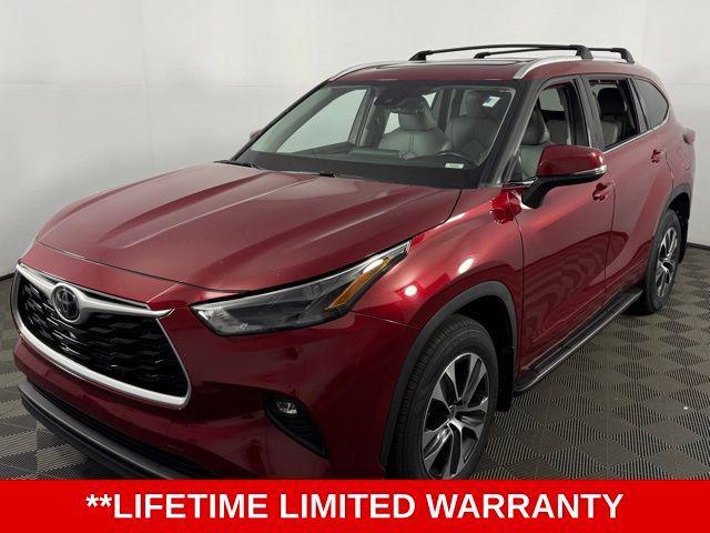 used 2022 Toyota Highlander car, priced at $34,026