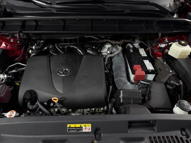 used 2022 Toyota Highlander car, priced at $34,026