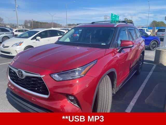used 2022 Toyota Highlander car, priced at $34,905