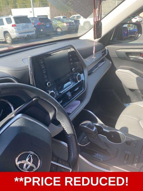 used 2022 Toyota Highlander car, priced at $34,905