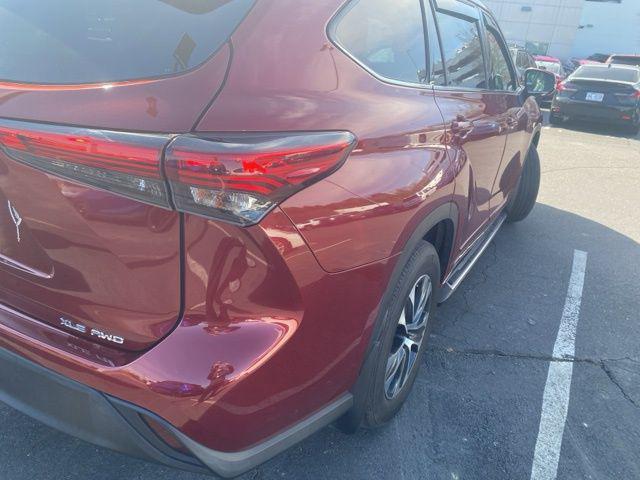 used 2022 Toyota Highlander car, priced at $34,905