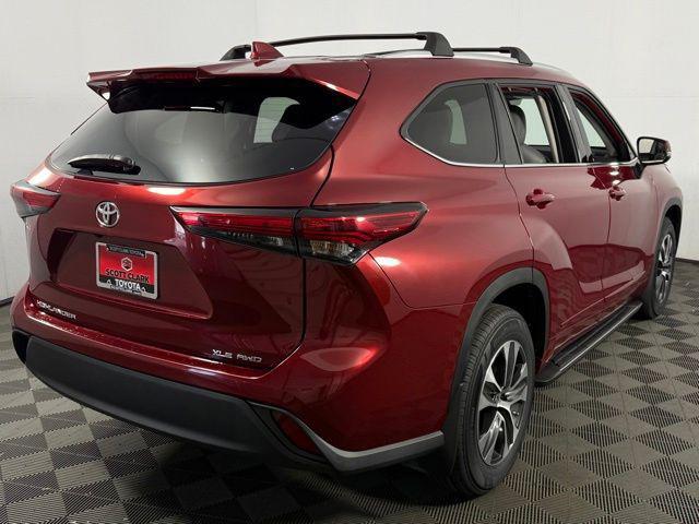 used 2022 Toyota Highlander car, priced at $34,026