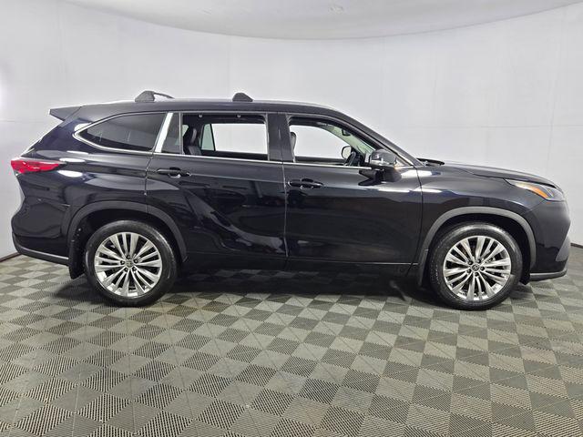 used 2023 Toyota Highlander car, priced at $44,395