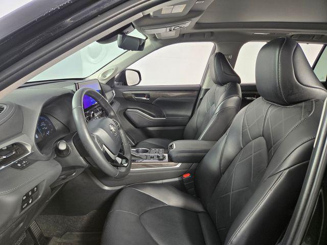 used 2023 Toyota Highlander car, priced at $44,395