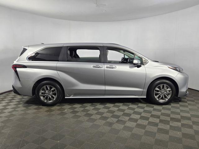 used 2025 Toyota Sienna car, priced at $45,094