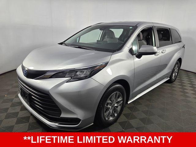 used 2025 Toyota Sienna car, priced at $45,094