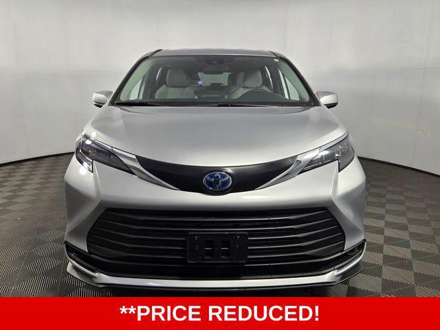 used 2025 Toyota Sienna car, priced at $45,094