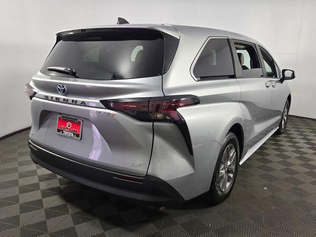 used 2025 Toyota Sienna car, priced at $45,094
