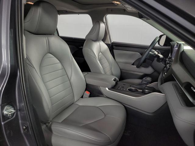 used 2023 Toyota Highlander car, priced at $33,303