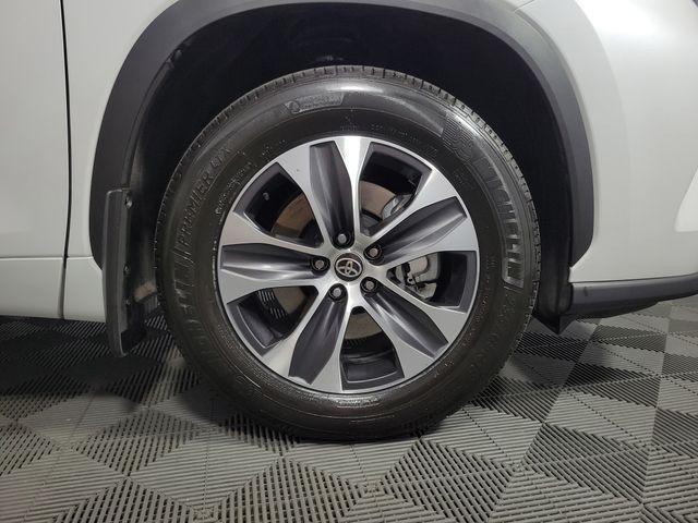 used 2025 Toyota Highlander car, priced at $41,086