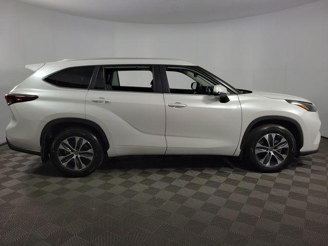 used 2025 Toyota Highlander car, priced at $41,086