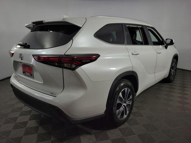 used 2025 Toyota Highlander car, priced at $41,086