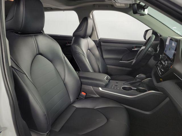 used 2025 Toyota Highlander car, priced at $41,086