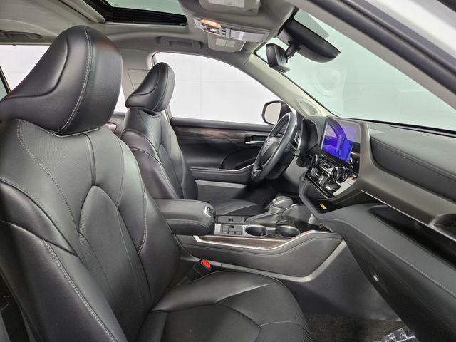 used 2023 Toyota Highlander car, priced at $42,646
