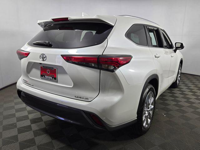 used 2023 Toyota Highlander car, priced at $42,646