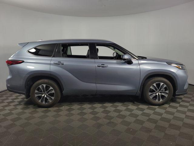 used 2020 Toyota Highlander car, priced at $33,398