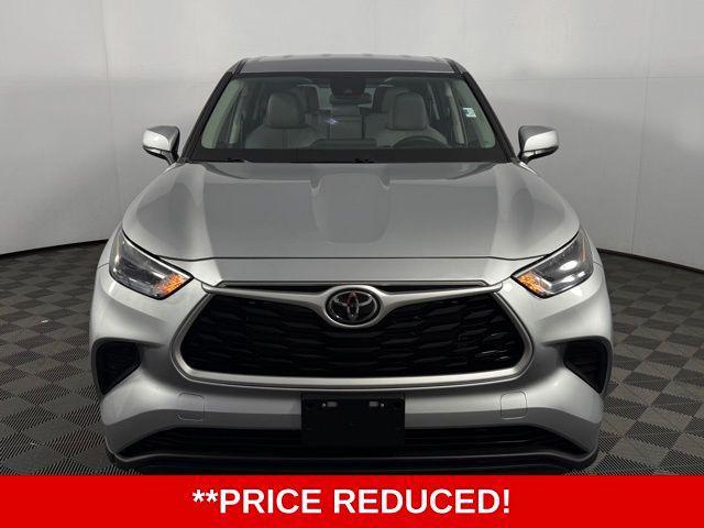 used 2022 Toyota Highlander car, priced at $33,600