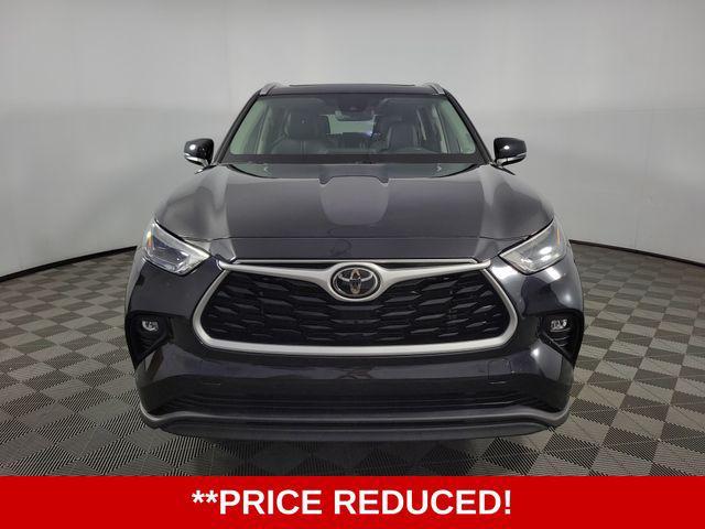 used 2023 Toyota Highlander car, priced at $36,548