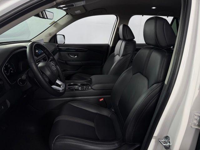 used 2025 Honda Pilot car, priced at $42,352