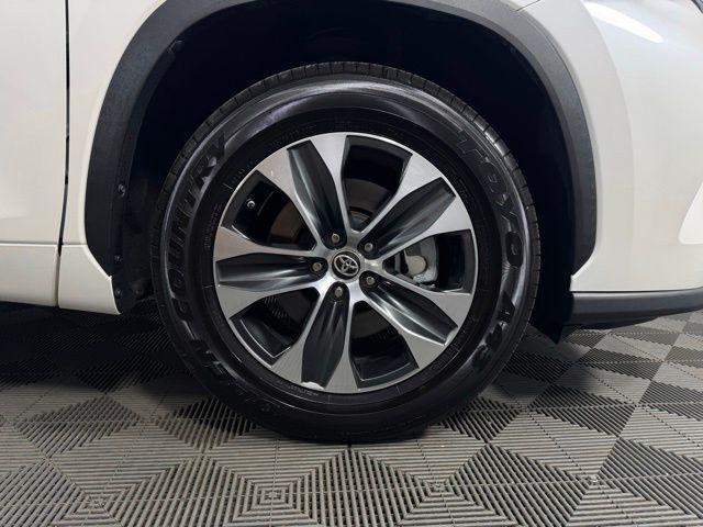 used 2020 Toyota Highlander car, priced at $26,800