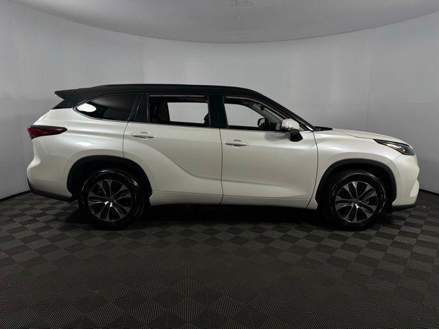 used 2020 Toyota Highlander car, priced at $26,800
