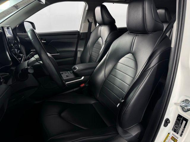 used 2020 Toyota Highlander car, priced at $26,800