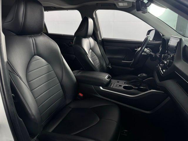 used 2020 Toyota Highlander car, priced at $26,800
