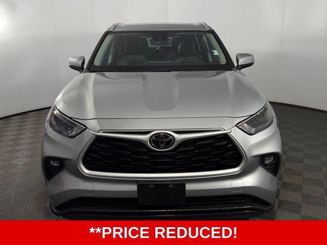 used 2022 Toyota Highlander car, priced at $31,433