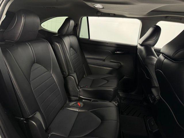 used 2022 Toyota Highlander car, priced at $31,433