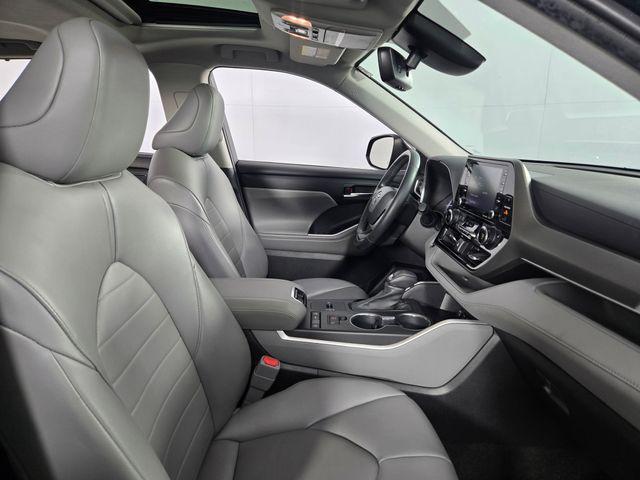 used 2022 Toyota Highlander car, priced at $32,210