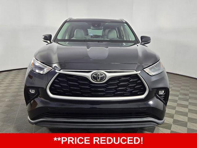 used 2022 Toyota Highlander car, priced at $32,210