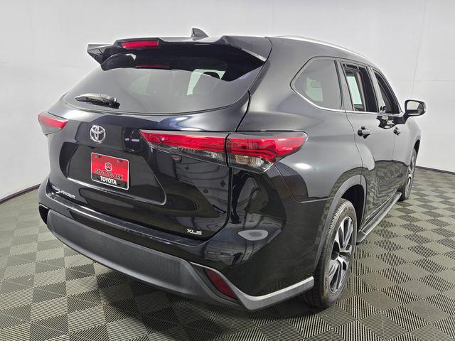 used 2022 Toyota Highlander car, priced at $32,210