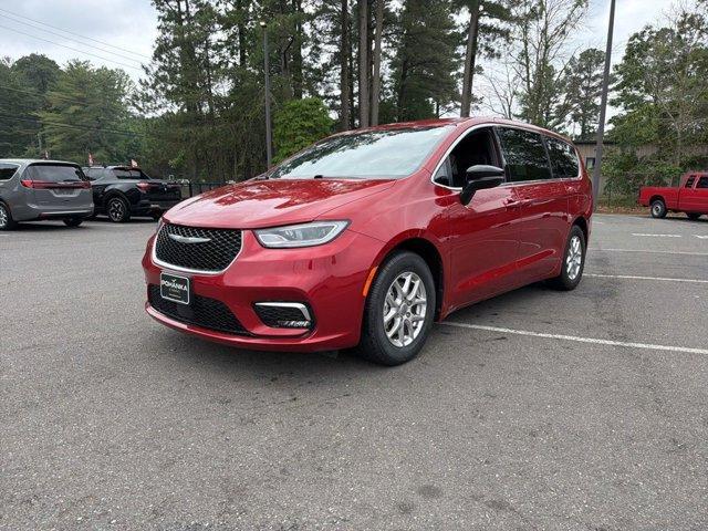 used 2025 Chrysler Pacifica car, priced at $29,427