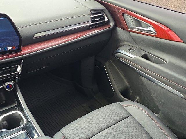 used 2024 Chevrolet Traverse car, priced at $43,900