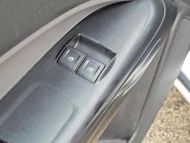 used 2015 Chevrolet Colorado car, priced at $13,900