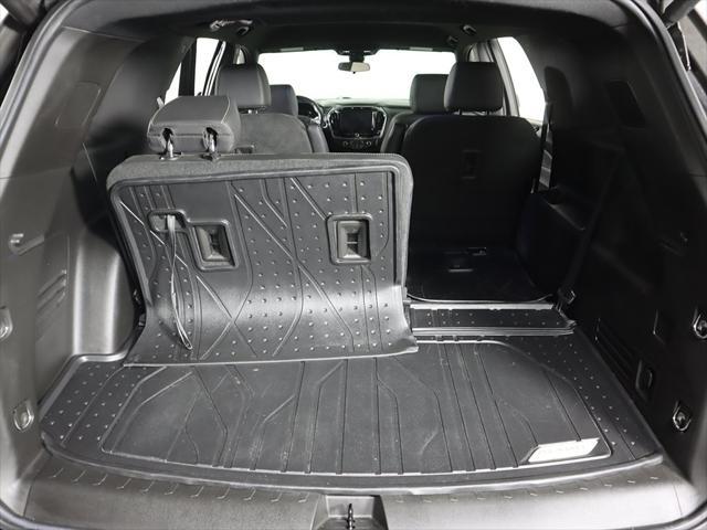 2022 Mosaic Black Metallic Chevrolet Traverse