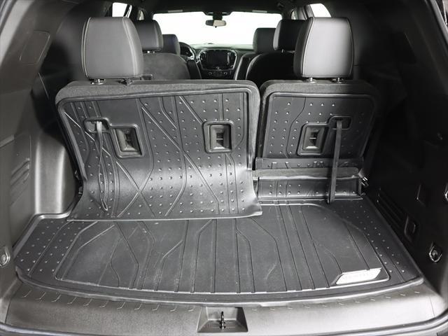 2022 Mosaic Black Metallic Chevrolet Traverse
