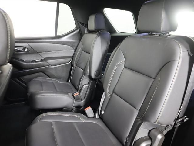 2022 Mosaic Black Metallic Chevrolet Traverse