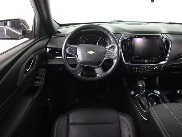 2022 Mosaic Black Metallic Chevrolet Traverse
