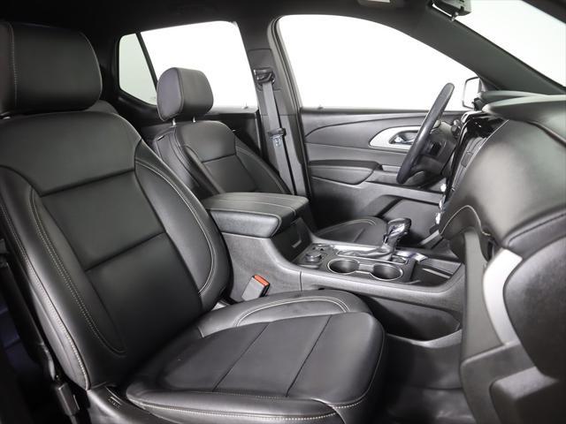 2022 Mosaic Black Metallic Chevrolet Traverse