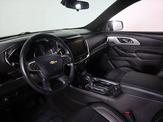 2022 Mosaic Black Metallic Chevrolet Traverse